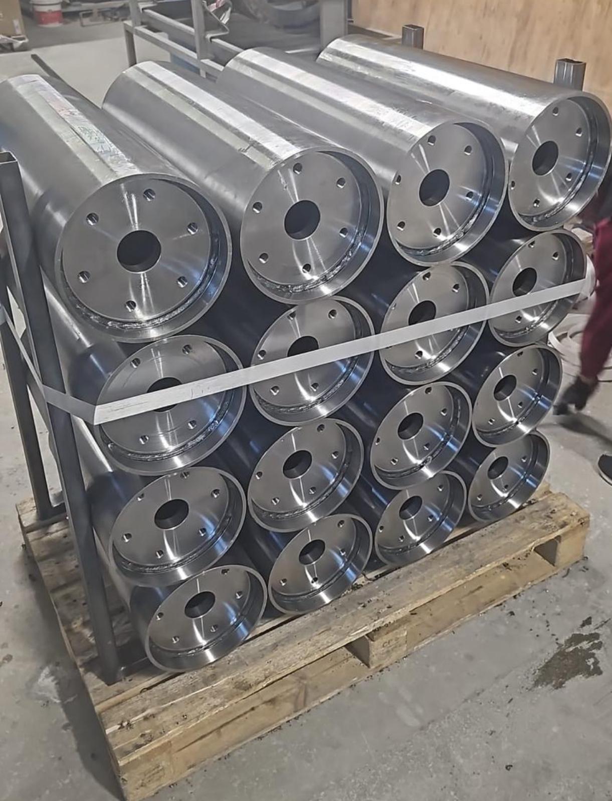 Palet üzerinde seri üretim konveyör tamburları