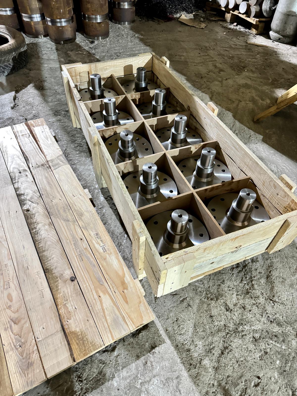 Ahşap sandık içinde bölmelenmiş muylu ve göbek grubu